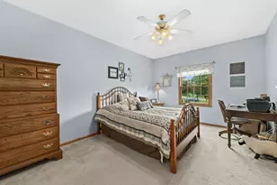 9258 W Kelly Pl, Greendale, WI 53130 - Photo 14