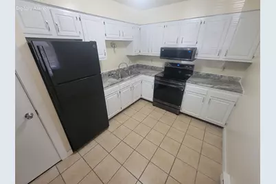 1014  Pine St, La Crosse, WI 54601 - Photo 4