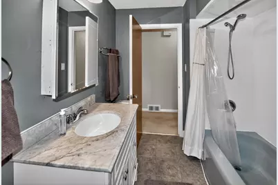 11605 W Mount Vernon Ave, Wauwatosa, WI 53226 - Photo 12