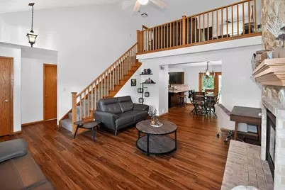 9015 S 84th St, Franklin, WI 53132 - Photo 6