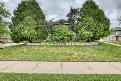 1360  Meadowcreek Dr #F, Pewaukee, WI 53072 - Photo 28