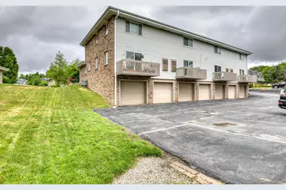 1360  Meadowcreek Dr #F, Pewaukee, WI 53072 - Photo 24
