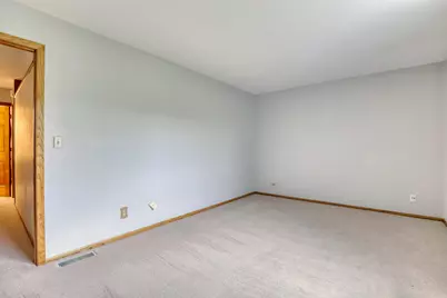 1360  Meadowcreek Dr #F, Pewaukee, WI 53072 - Photo 16