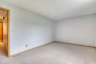 1360 Meadowcreek Dr, Pewaukee, WI 53072 - Photo 16