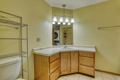 1360  Meadowcreek Dr #F, Pewaukee, WI 53072 - Photo 18