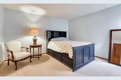 1360  Meadowcreek Dr #F, Pewaukee, WI 53072 - Photo 12