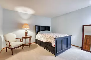 1360 Meadowcreek Dr, Pewaukee, WI 53072 - Photo 12