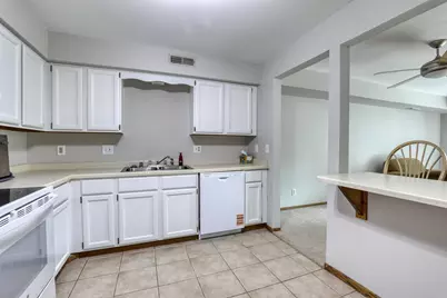 1360  Meadowcreek Dr #F, Pewaukee, WI 53072 - Photo 10