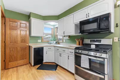 4353 S 61st St, Greenfield, WI 53220 - Photo 6