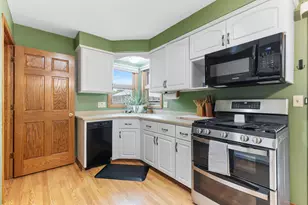 4353 S 61st St, Greenfield, WI 53220 - Photo 6