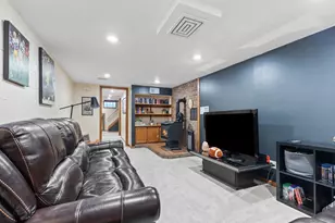 4353 S 61st St, Greenfield, WI 53220 - Photo 16