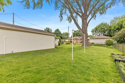 4353 S 61st St, Greenfield, WI 53220 - Photo 22