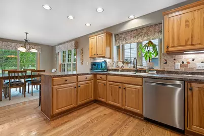 W231N7902  Martin Ct, Sussex, WI 53089 - Photo 6