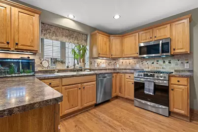 W231N7902  Martin Ct, Sussex, WI 53089 - Photo 6