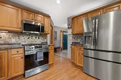 W231N7902  Martin Ct, Sussex, WI 53089 - Photo 8