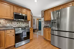 W231N7902 Martin Ct, Sussex, WI 53089 - Photo 8