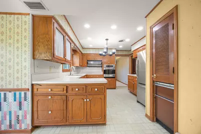 2828 N 122nd St, Wauwatosa, WI 53222 - Photo 10