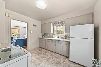 W63N391  Hillcrest Ave, Cedarburg, WI 53012 - Photo 8