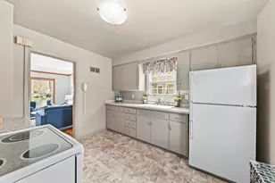 W63N391 Hillcrest Ave, Cedarburg, WI 53012 - Photo 8