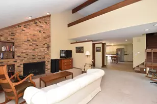 104 Woodfield Ct, Racine, WI 53402 - Photo 4