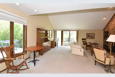 104  Woodfield Ct, Racine, WI 53402 - Photo 8