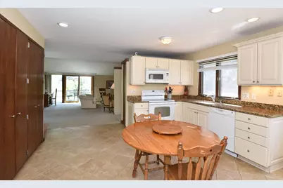 104  Woodfield Ct, Racine, WI 53402 - Photo 10