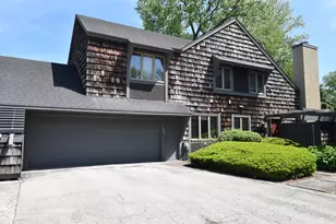 104 Woodfield Ct, Racine, WI 53402 - Photo 2
