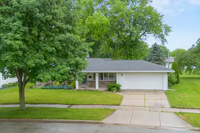 N88W6311  Willowbrooke Dr, Cedarburg, WI 53012 - Photo 1