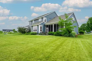 3122 Mendota Ct, Summit, WI 53066 - Photo 4