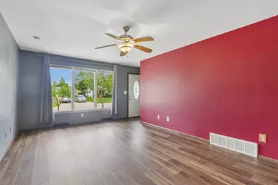 3414  Oakwood Dr, Racine, WI 53406 - Photo 4