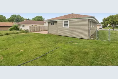 3414  Oakwood Dr, Racine, WI 53406 - Photo 30