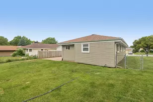 3414 Oakwood Dr, Racine, WI 53406 - Photo 30