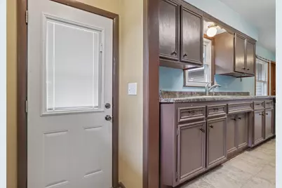 3414  Oakwood Dr, Racine, WI 53406 - Photo 10
