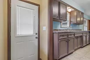 3414 Oakwood Dr, Racine, WI 53406 - Photo 10