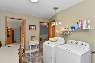 211 E Alta Loma Cir, Thiensville, WI 53092 - Photo 14