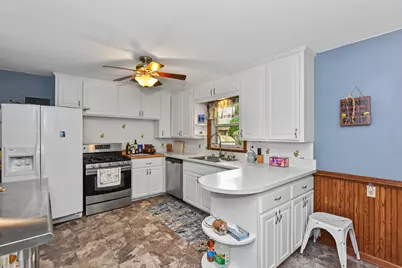 211 E Alta Loma Cir, Thiensville, WI 53092 - Photo 8