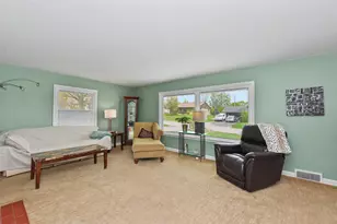 211 E Alta Loma Cir, Thiensville, WI 53092 - Photo 6