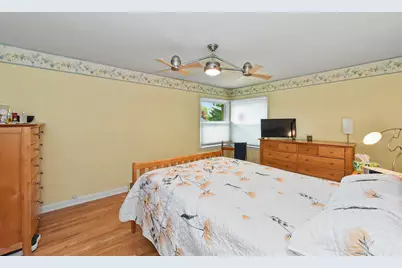 211 E Alta Loma Cir, Thiensville, WI 53092 - Photo 18