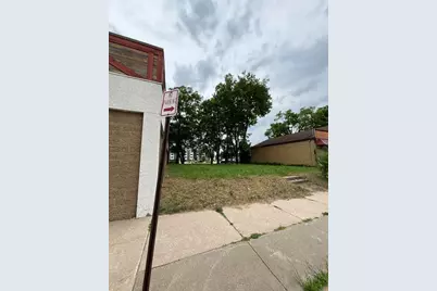 1113  3rd St, La Crosse, WI 54601 - Photo 2