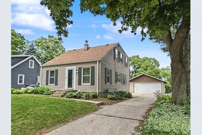10918 W Wells St, Wauwatosa, WI 53226 - Photo 2