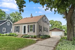10918 W Wells St, Wauwatosa, WI 53226 - Photo 2