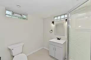 10918 W Wells St, Wauwatosa, WI 53226 - Photo 20