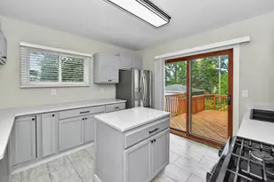 10918 W Wells St, Wauwatosa, WI 53226 - Photo 8