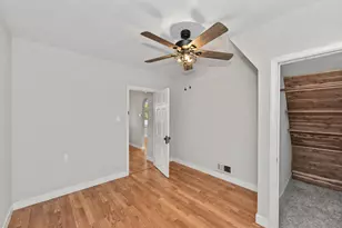 10918 W Wells St, Wauwatosa, WI 53226 - Photo 12