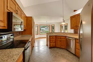 940 Bartlett Dr, Oconomowoc, WI 53066 - Photo 8