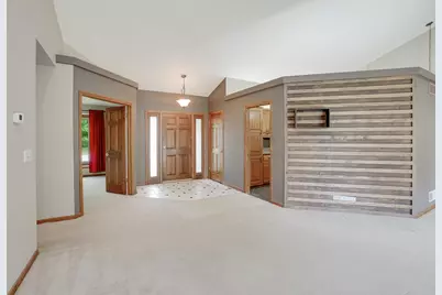 940  Bartlett Dr, Oconomowoc, WI 53066 - Photo 10