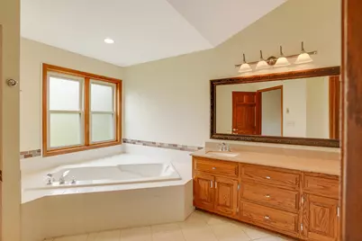 940  Bartlett Dr, Oconomowoc, WI 53066 - Photo 12