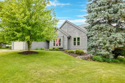 940  Bartlett Dr, Oconomowoc, WI 53066 - Photo 2