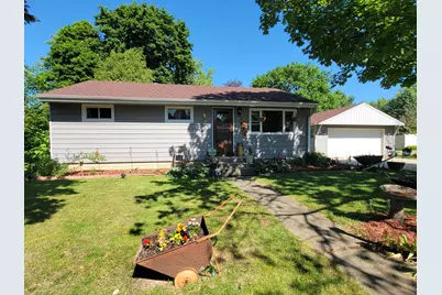 8982 S 79th St, Franklin, WI 53132 - Photo 1