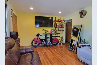 8982 S 79th St, Franklin, WI 53132 - Photo 4